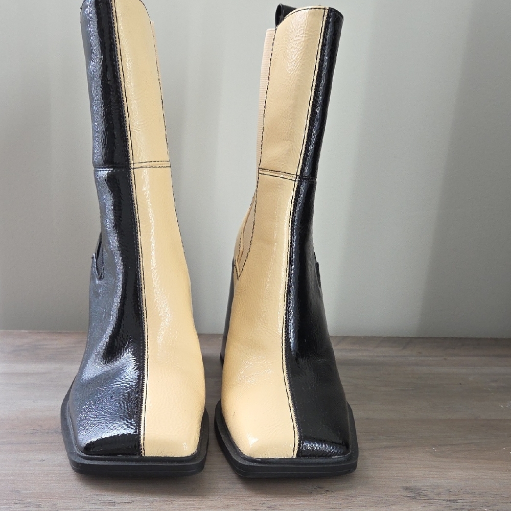 Circus by Sam Edelman Black and Cream Heeled Boots